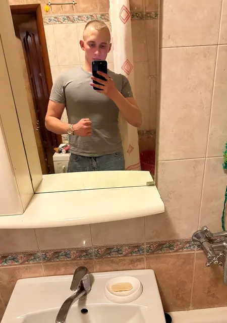 Я Евгений, 23, из Солнечногорска, ищу знакомство для вирта