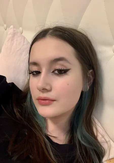 Я Даша, 22, из Кирова, ищу знакомства без обязательств