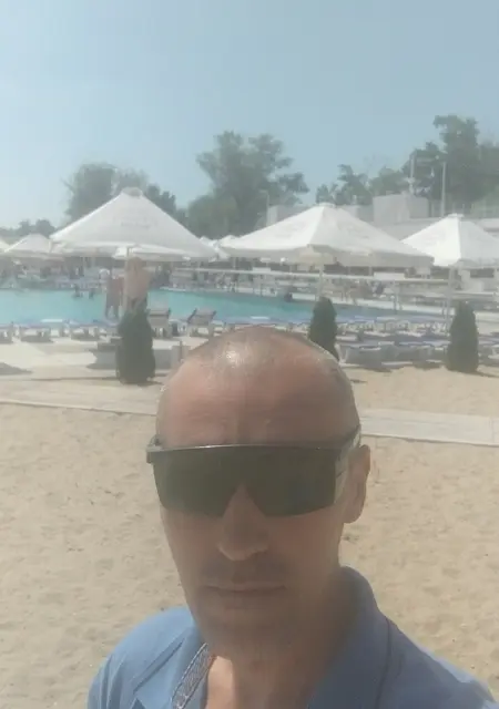 Stariy из Ялты, мне 44, познакомлюсь без обязательств