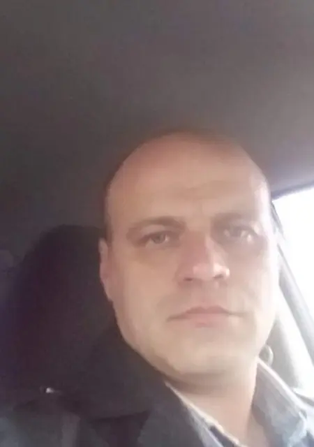 Антон из Смоленска, мне 43, познакомлюсь без обязательств