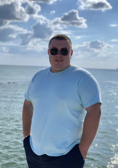 Андрей из Ромни, мне 25, познакомлюсь без обязательств