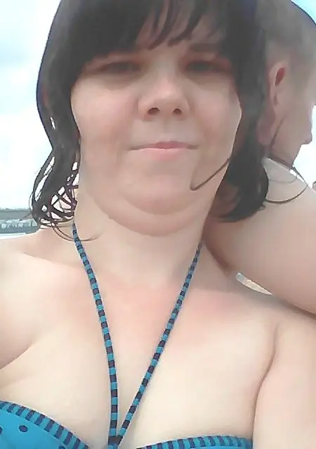 Я Настя, 40, из Саратова, ищу знакомство для дружбы