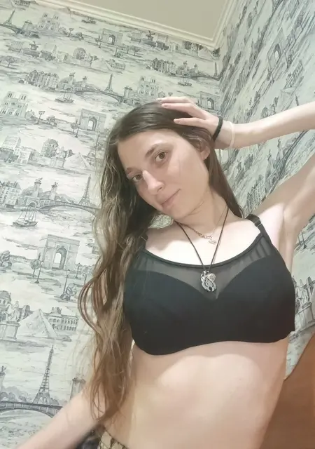 Я Арина, 22, знакомлюсь для общения в Омске