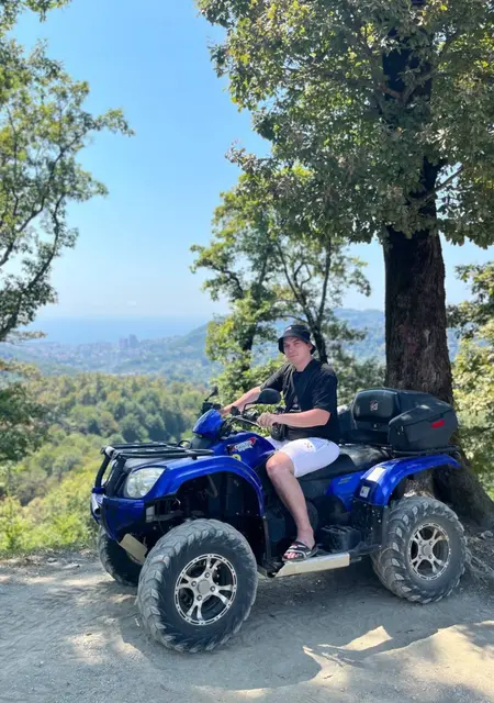 Я Антон, 26, из Брянска, ищу знакомства без обязательств