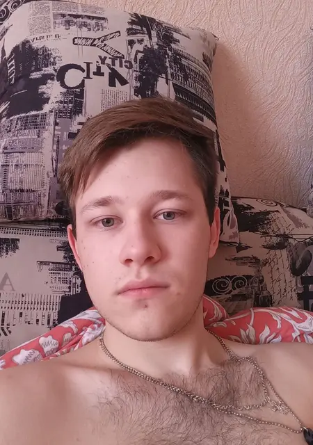 Я Дмитрий, 22, из Глазова, ищу знакомства на одну ночь