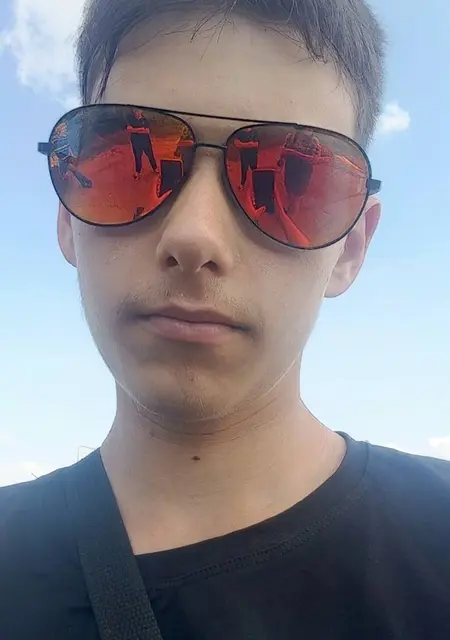 Эдик из Красноярска, мне 19, познакомлюсь на одну ночь