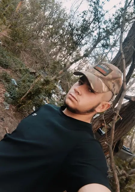 Антон из Москвы, мне 21, познакомлюсь на одну ночь