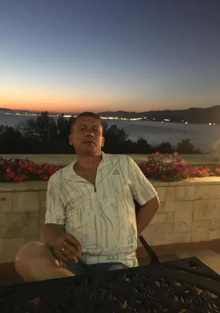 Denis из Геленджика, мне 42, познакомлюсь для приятного времяпровождения