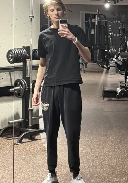 Я Артемий, 19, знакомлюсь без обязательств в Москве