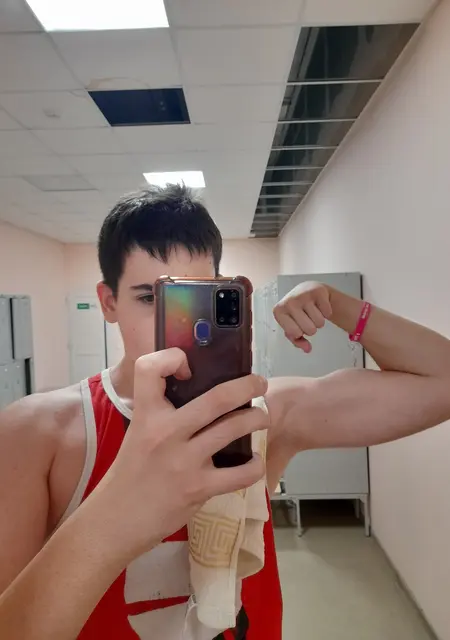 Санечек из Междуреченска, мне 19, познакомлюсь для вирта