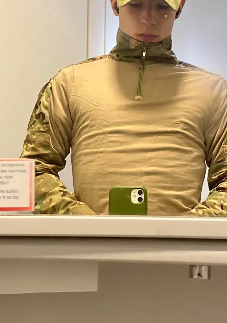 Я Кирилл, 20, из Хабаровска, ищу знакомства на одну ночь