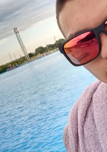 Тоха из Туймаз, мне 26, познакомлюсь на одну ночь