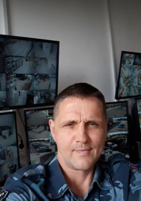 Олег из Биробиджана, мне 52, познакомлюсь для постоянных отношений