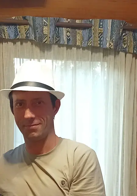 Николай из Киришей, мне 40, познакомлюсь на одну ночь