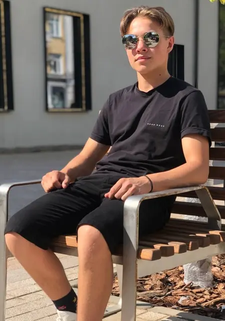 Роман из Ижевска, мне 20, познакомлюсь на одну ночь