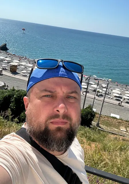 Я Дмитрий, 41, из Благовещенска, ищу знакомства на одну ночь