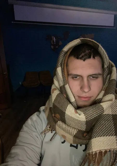 Алексей из Ялты, мне 23, познакомлюсь для постоянных отношений