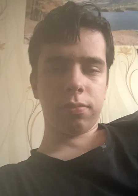 Я Артём, 20, из Новороссийска, ищу знакомства без обязательств