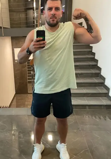 Я Игорь, 35, из Санкт-Петербурга, ищу знакомство для дружбы