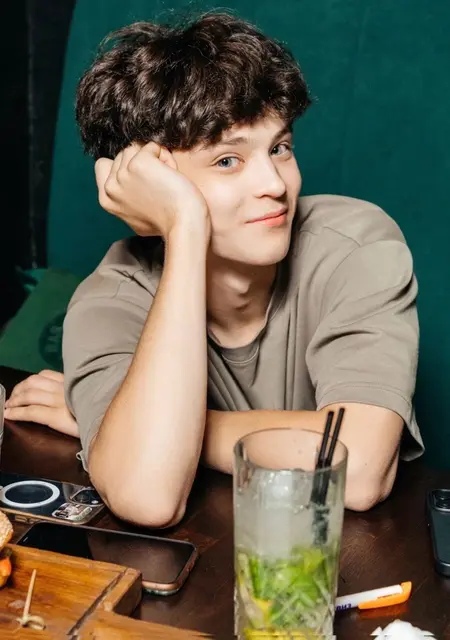 Дима из Самары, мне 19, познакомлюсь для общения