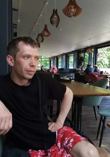 Я Денис, 39, из Великого Новгорода, ищу знакомство для совместных путешествий