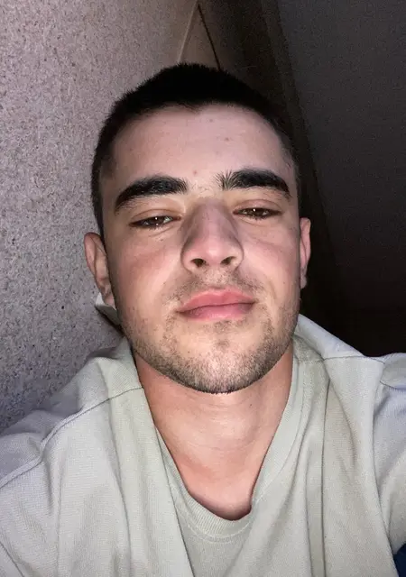 Я Рустам, 20, из Иркутска, ищу знакомство для постоянных отношений