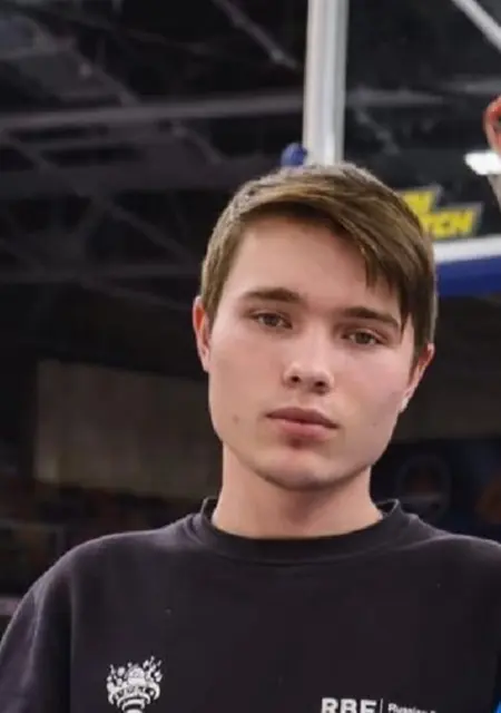 Я Alex, 23, из Екатеринбурга, ищу знакомство для приятного времяпровождения