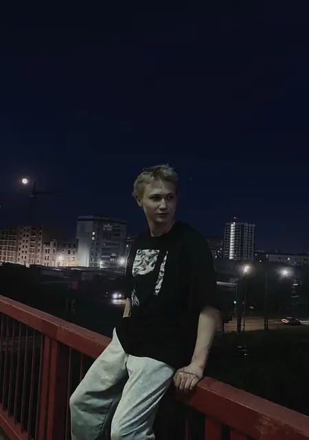 Я Эдуард, 19, из Кургана, ищу знакомство для общения
