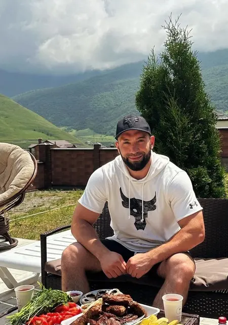 Руслан из Махачкалы, ищу на сайте приятное времяпровождение