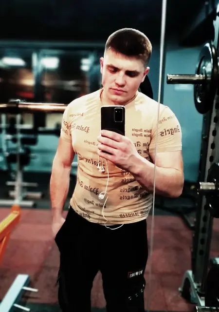 Я Сеня, 28 років з Луганська, шукаю знайомство для відкриті стосунки