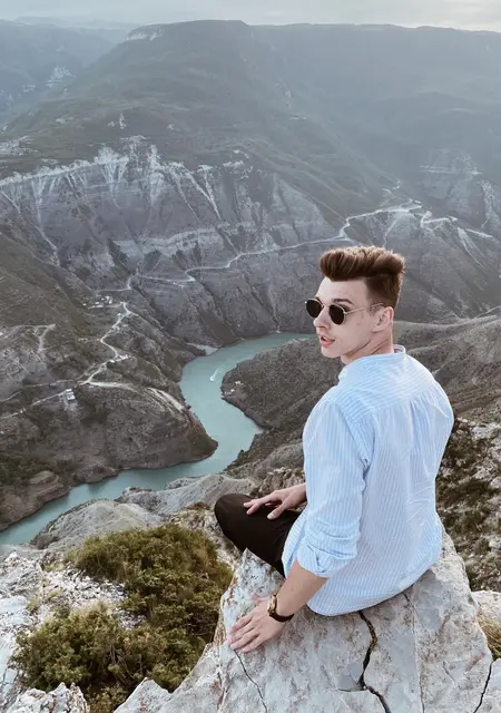 Я Александр, 26, из Москвы, ищу знакомства на одну ночь