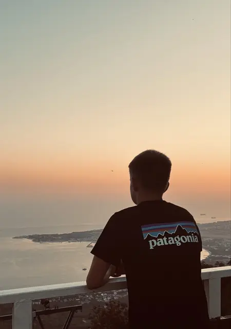 Я Матвей, 18, из Москвы, ищу знакомства на одну ночь