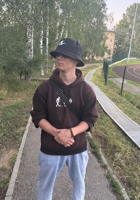 Я Тимофей, 18, из Иркутска, ищу знакомство для приятного времяпровождения
