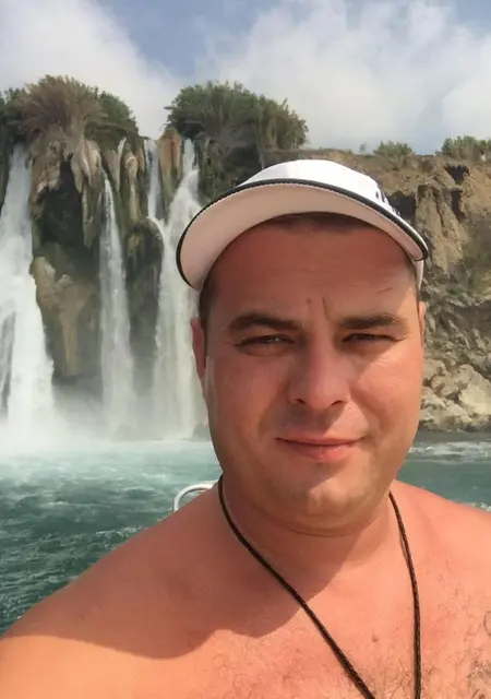 Александр из Дзержинска, мне 41, познакомлюсь на одну ночь