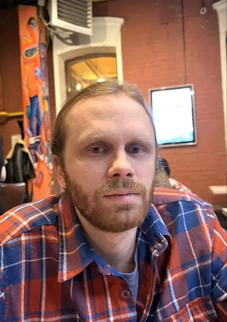 Артур из Саратова, мне 32, познакомлюсь без обязательств