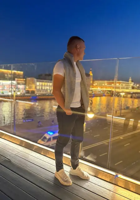 Я Макс, 26, из Сергиева Посада, ищу знакомства на одну ночь