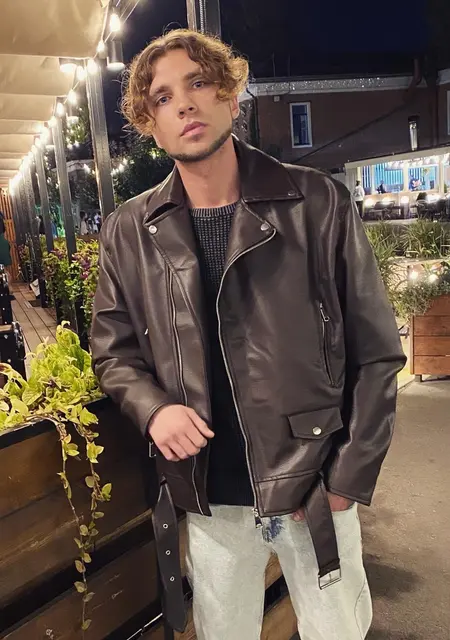 Я Тёма, 31, из Тулы, ищу знакомства без обязательств