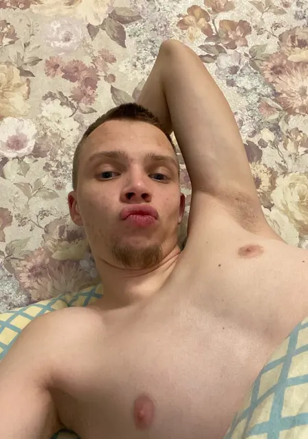 Я Егор, 20, из Великого Новгорода, ищу знакомства на одну ночь