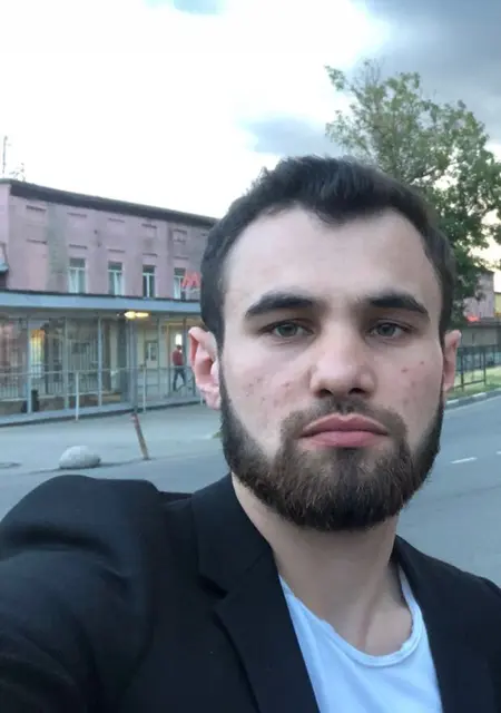 Я Альфредо, 19, из Переславля-Залесского, ищу знакомства на одну ночь