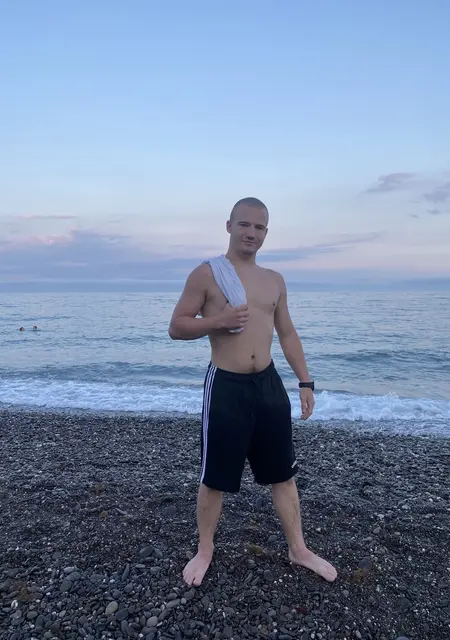 Я Алексей, 25, из Мурино, ищу знакомства на одну ночь