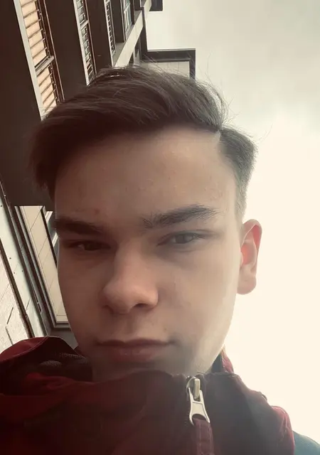 Илья из Череповца, мне 20, познакомлюсь без обязательств