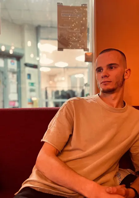 Максим из Самары, мне 22, познакомлюсь для приятного времяпровождения