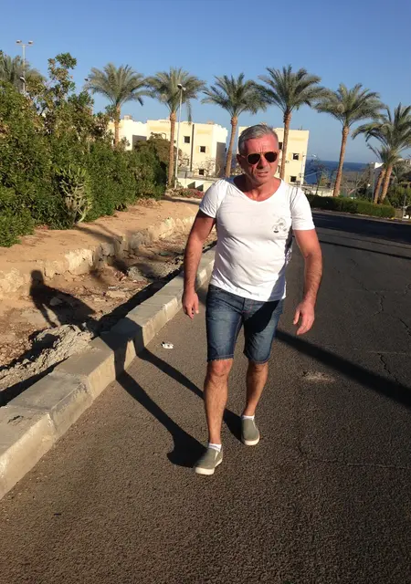 Я Марк, 62 років з Одеси, шукаю знайомства без зобов'язань