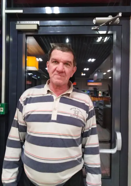 Я Александр, 60, знакомлюсь для постоянных отношений в Казани