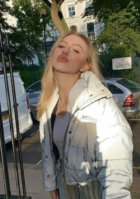 Я Галина, 28, из Рязани, ищу знакомство для вирта