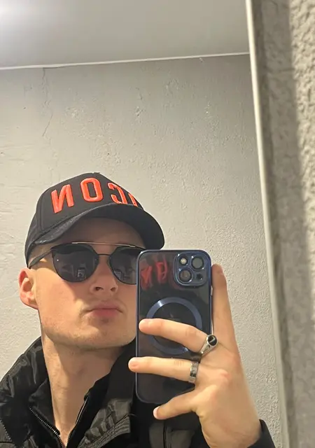 Я Антон, 20, знакомлюсь без обязательств в Пскове