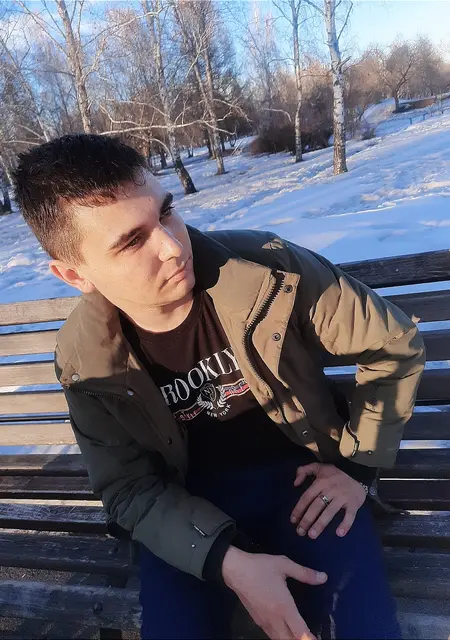 Я Вова, 28, из Усолья-Сибирского, ищу знакомства без обязательств