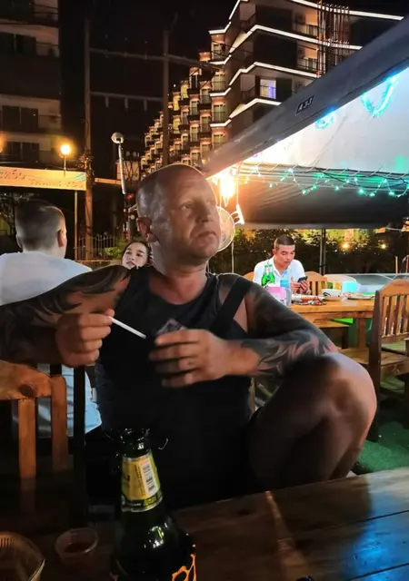 Саша из Магадана, мне 54, познакомлюсь на одну ночь