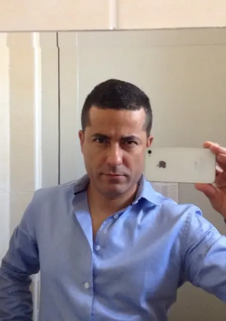 Влад из Великого Новгорода, мне 45, познакомлюсь для дружбы