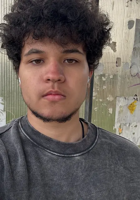 Я Даня, 19, из Симферополя, ищу знакомство для общения